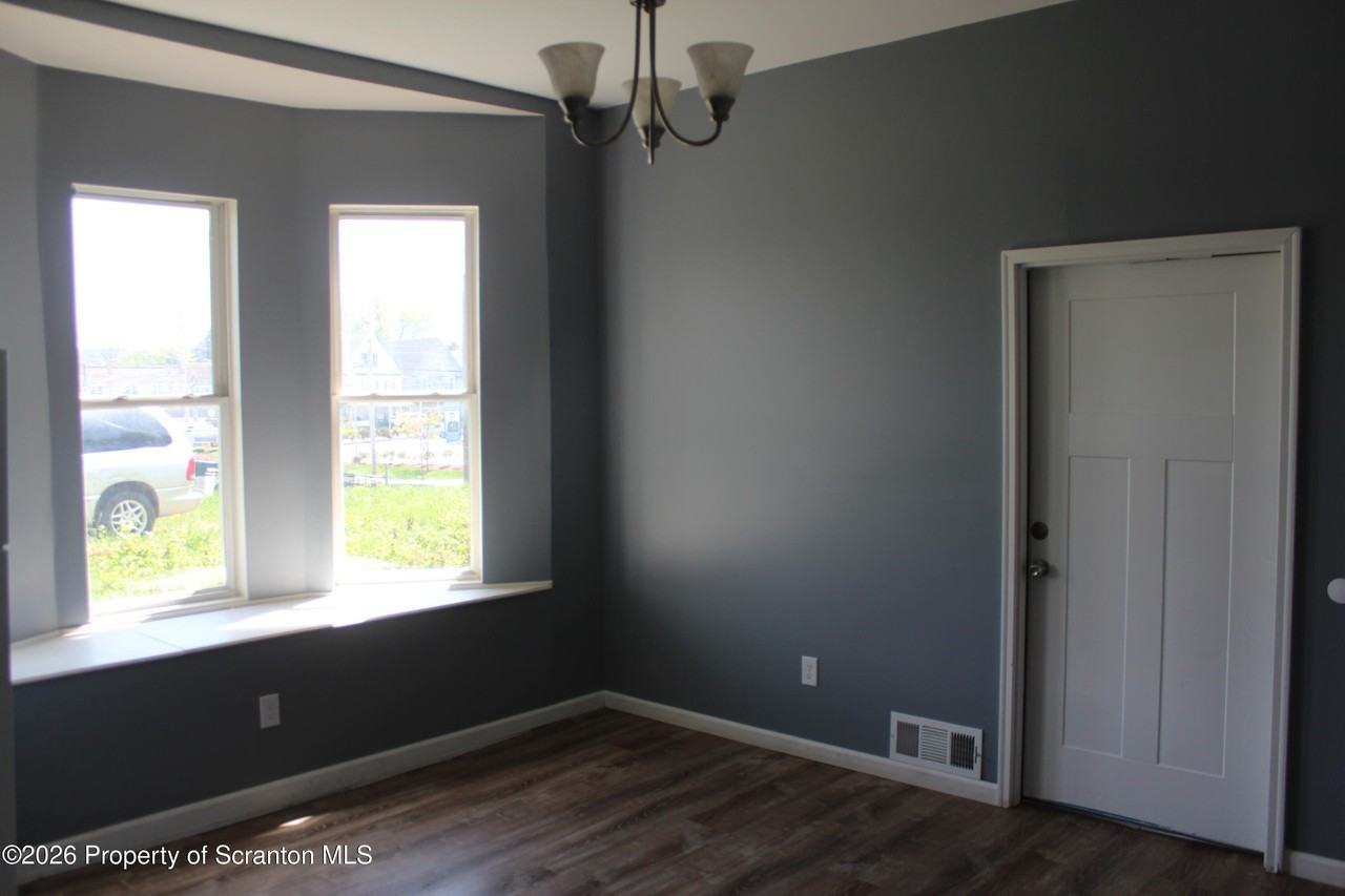 1122 Luzerne St - Photo 7 of 13