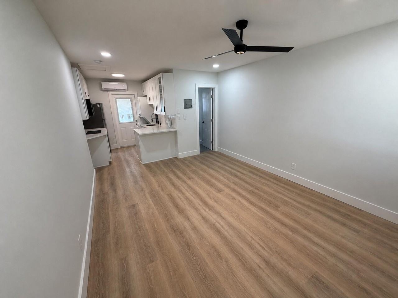 1077 Ne 34th St - Photo 2 of 10