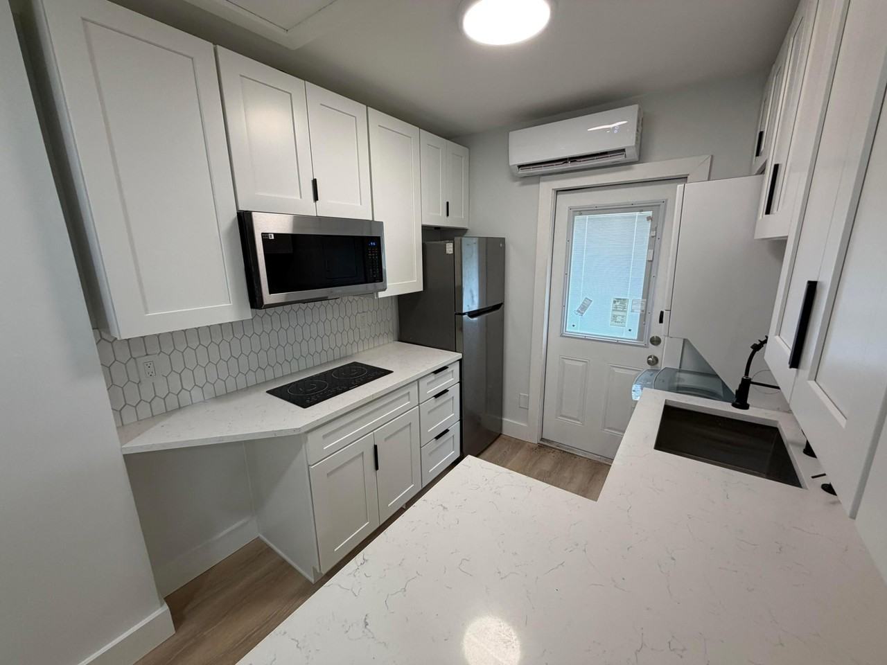 1077 Ne 34th St - Photo 4 of 10