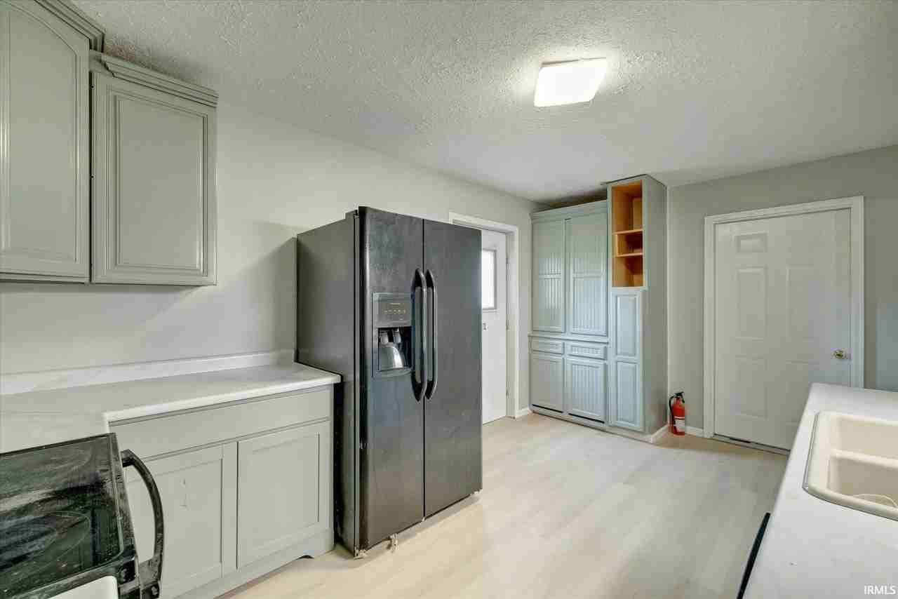 4695 N State Road 43 - Photo 4 of 14
