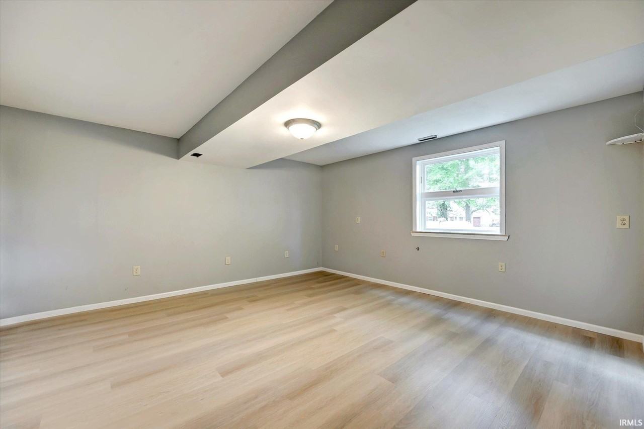 4695 N State Road 43 - Photo 7 of 14