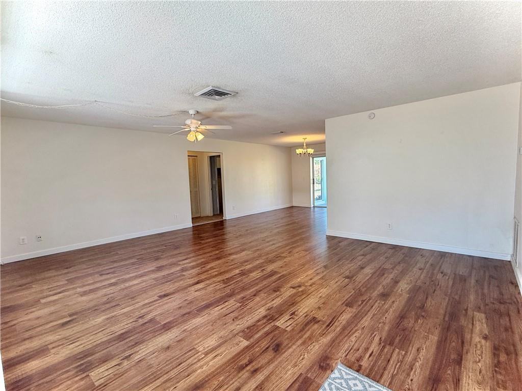 715 Holly Rd - Photo 4 of 24