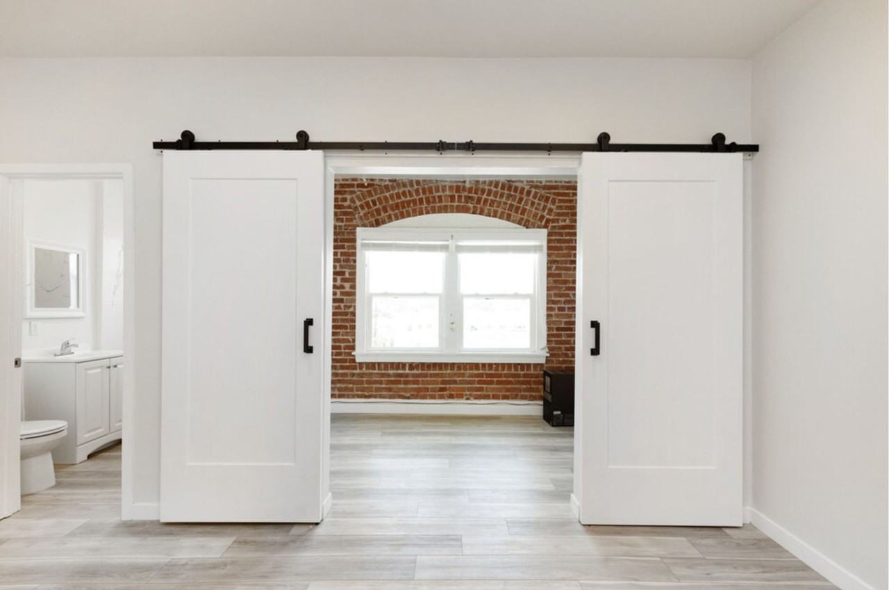 Cozy & Contemporary Studio in Koreatown - Photo 4 of 33
