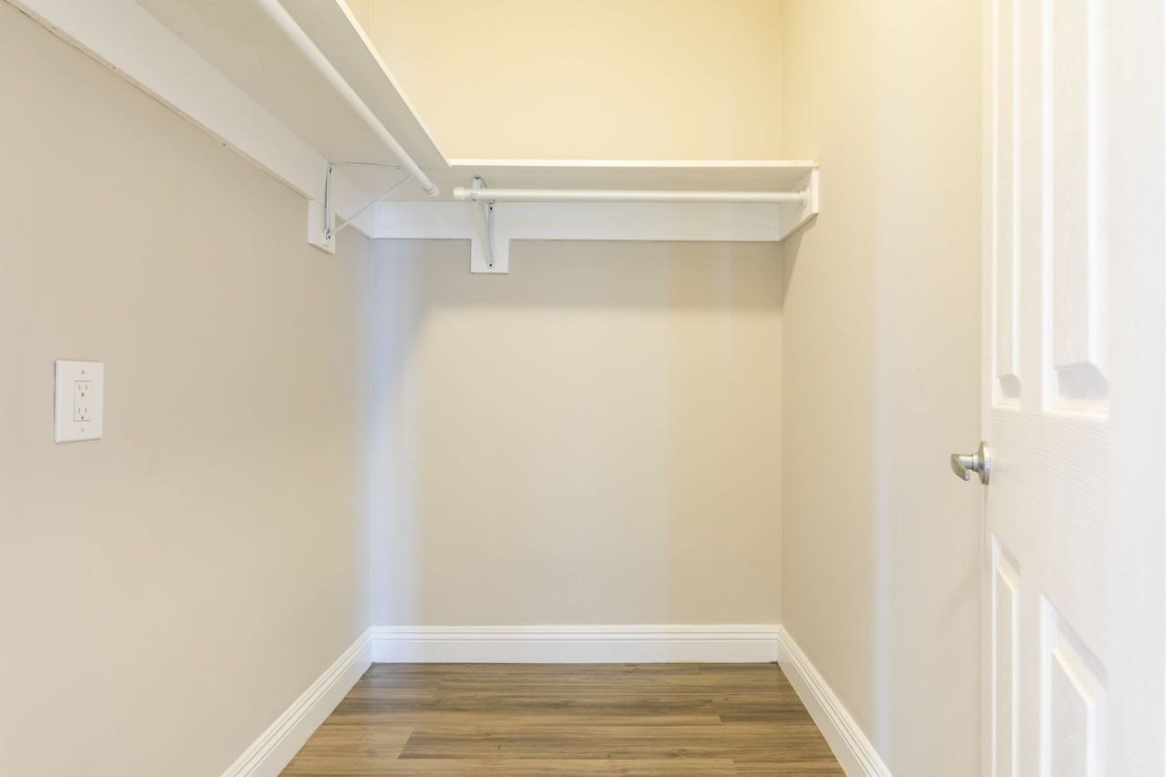 Seven Lions Apartments | Cozy Renovated Apartments in Koreatown - Photo 6 of 20