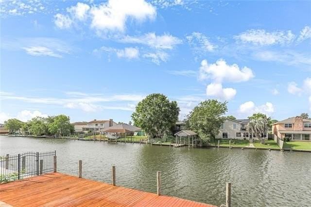 242 Spinnaker Dr - Photo 2 of 26