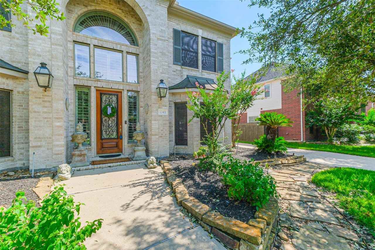 12411 Santiago Cove Ln - Photo 3 of 49