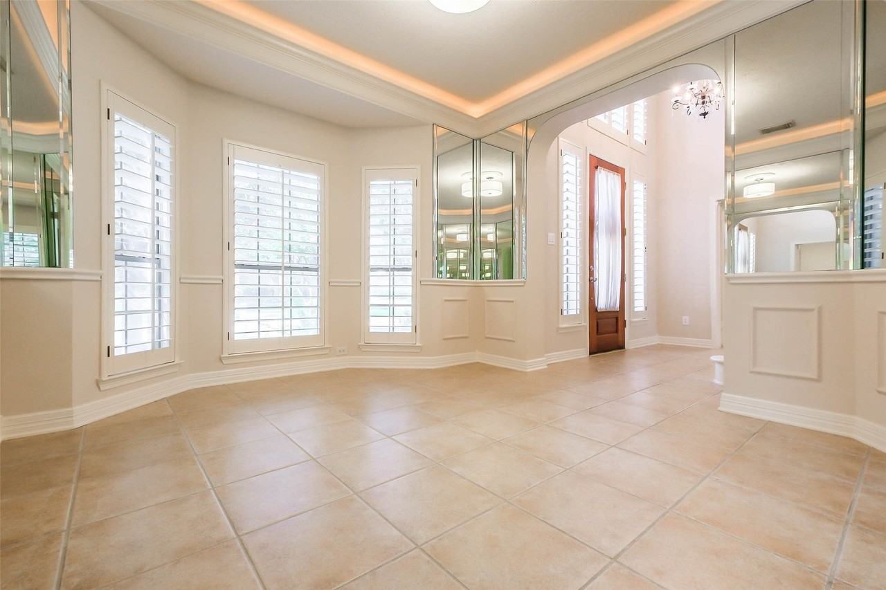 12411 Santiago Cove Ln - Photo 6 of 49