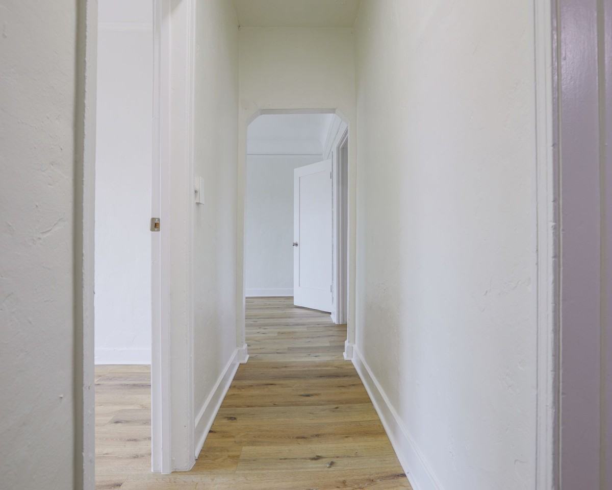 Catalina Apartments - Photo 3 of 13