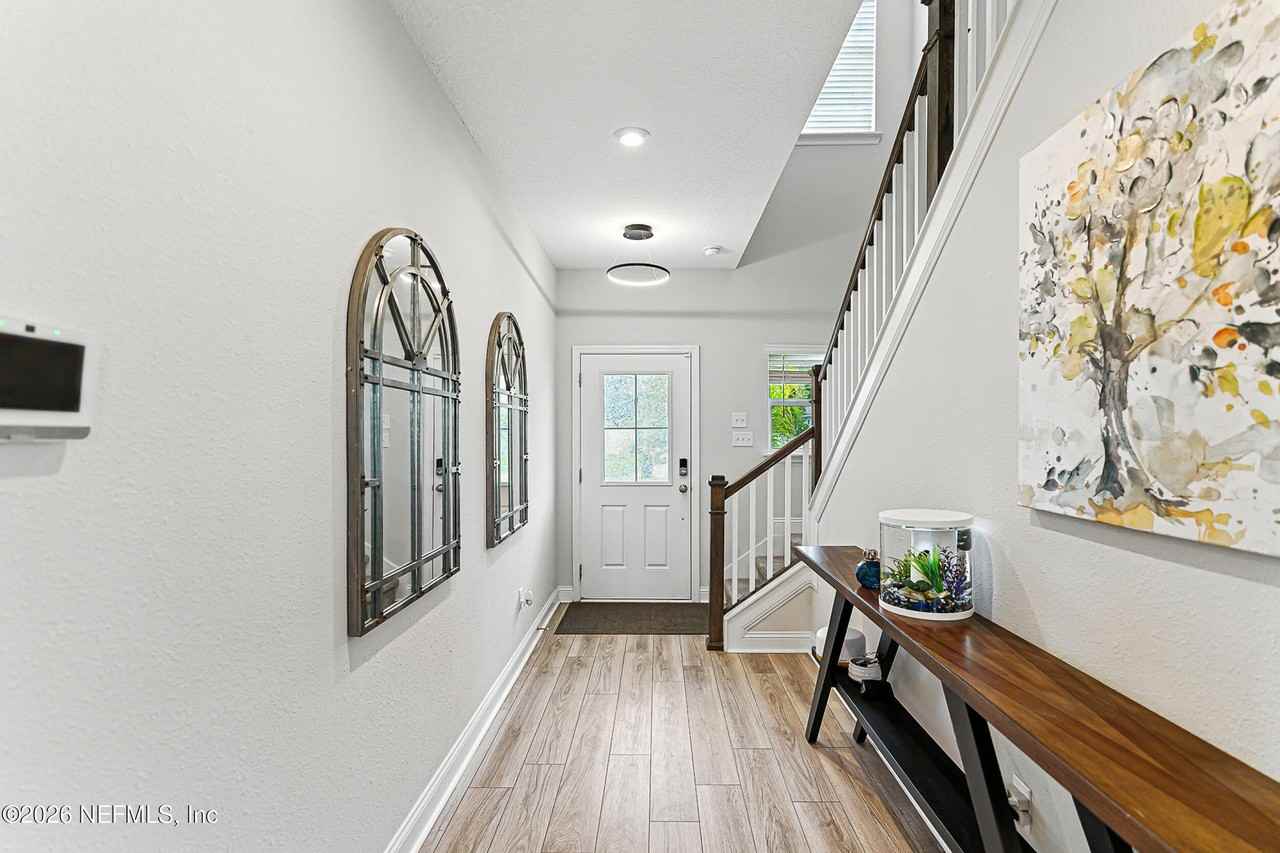 105 Meadow Creek Dr - Photo 3 of 27
