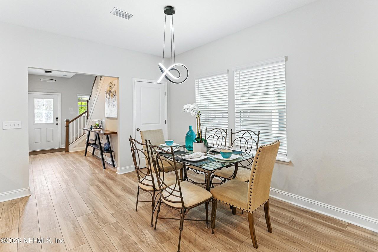 105 Meadow Creek Dr - Photo 4 of 27