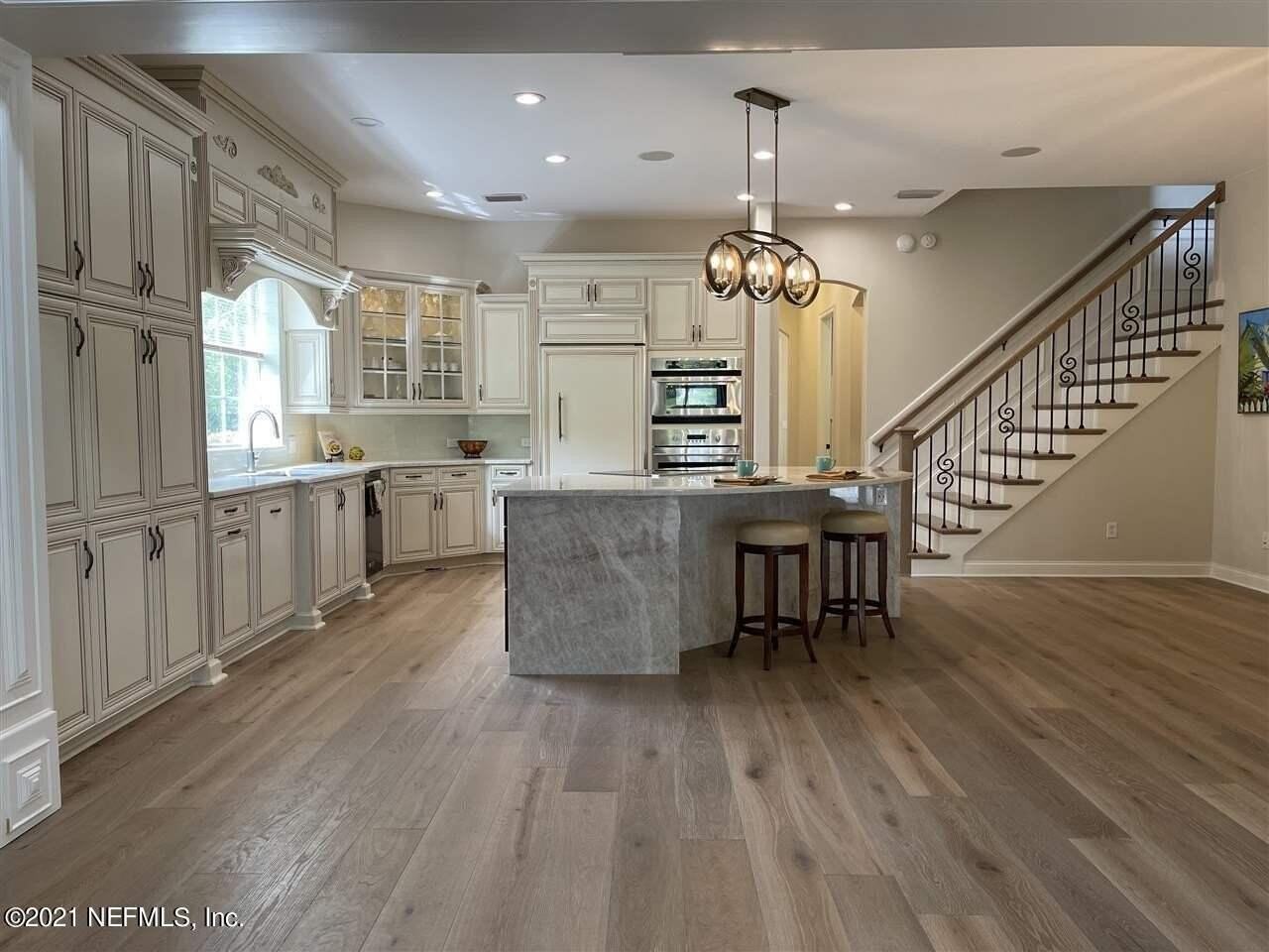 2456 Den St - Photo 7 of 20