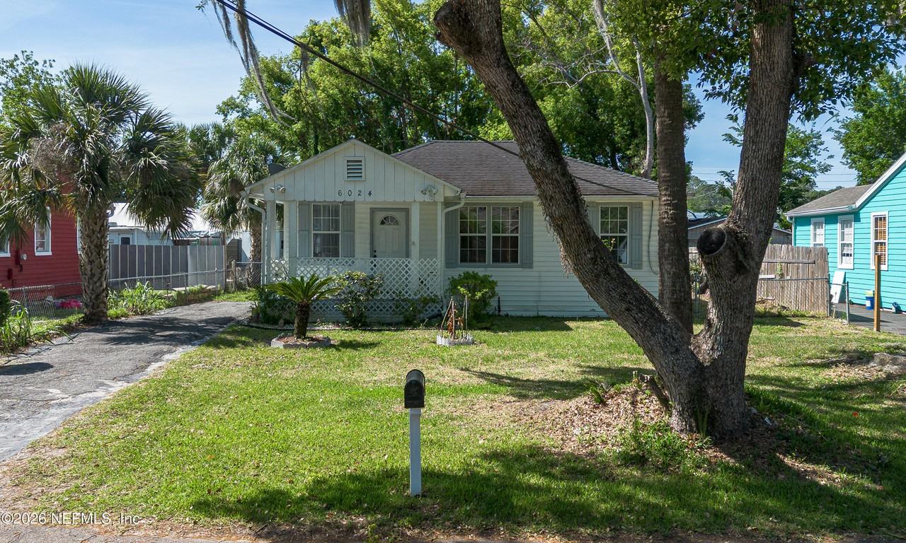 6024 Transylvania Ave - Photo 2 of 25
