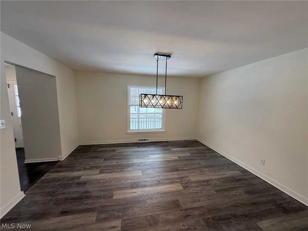 22350 S Woodland Rd - Photo 3 of 33