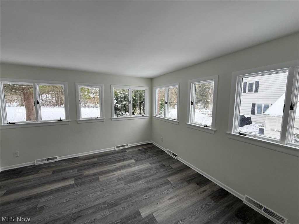 22350 S Woodland Rd - Photo 5 of 33