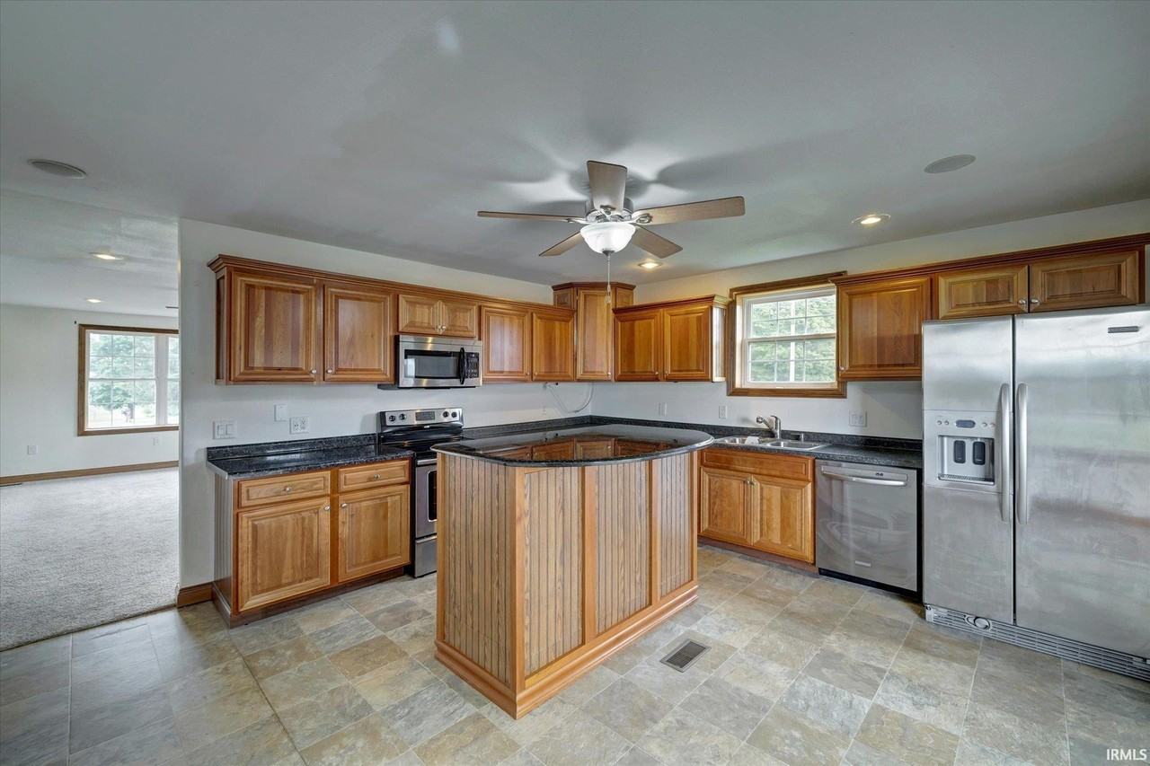 4693 N State Road 43 - Photo 3 of 22