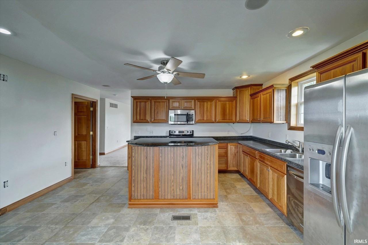 4693 N State Road 43 - Photo 4 of 22