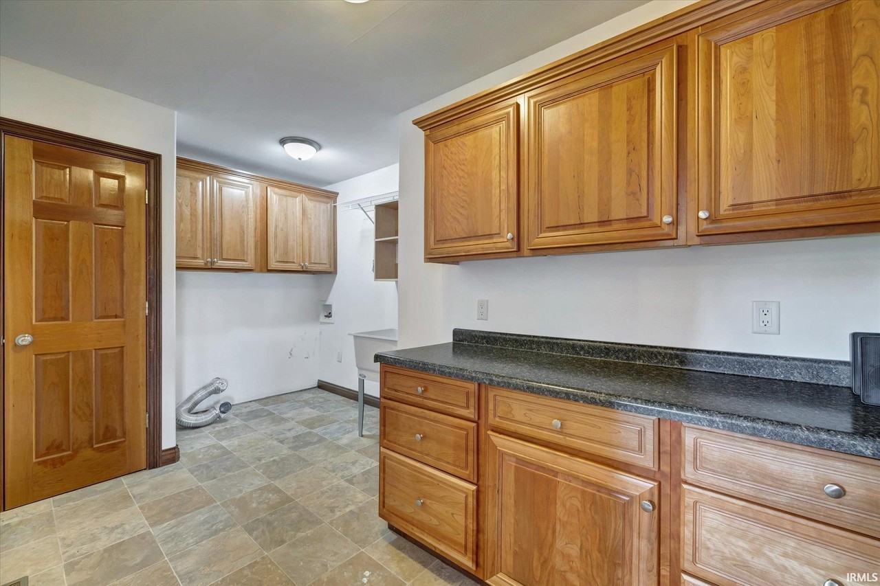 4693 N State Road 43 - Photo 5 of 22