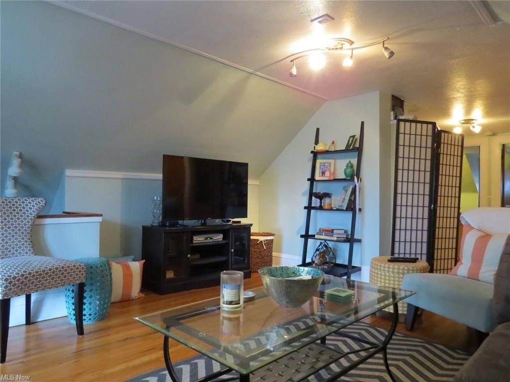 13834 Clifton Blvd - Photo 2 of 22