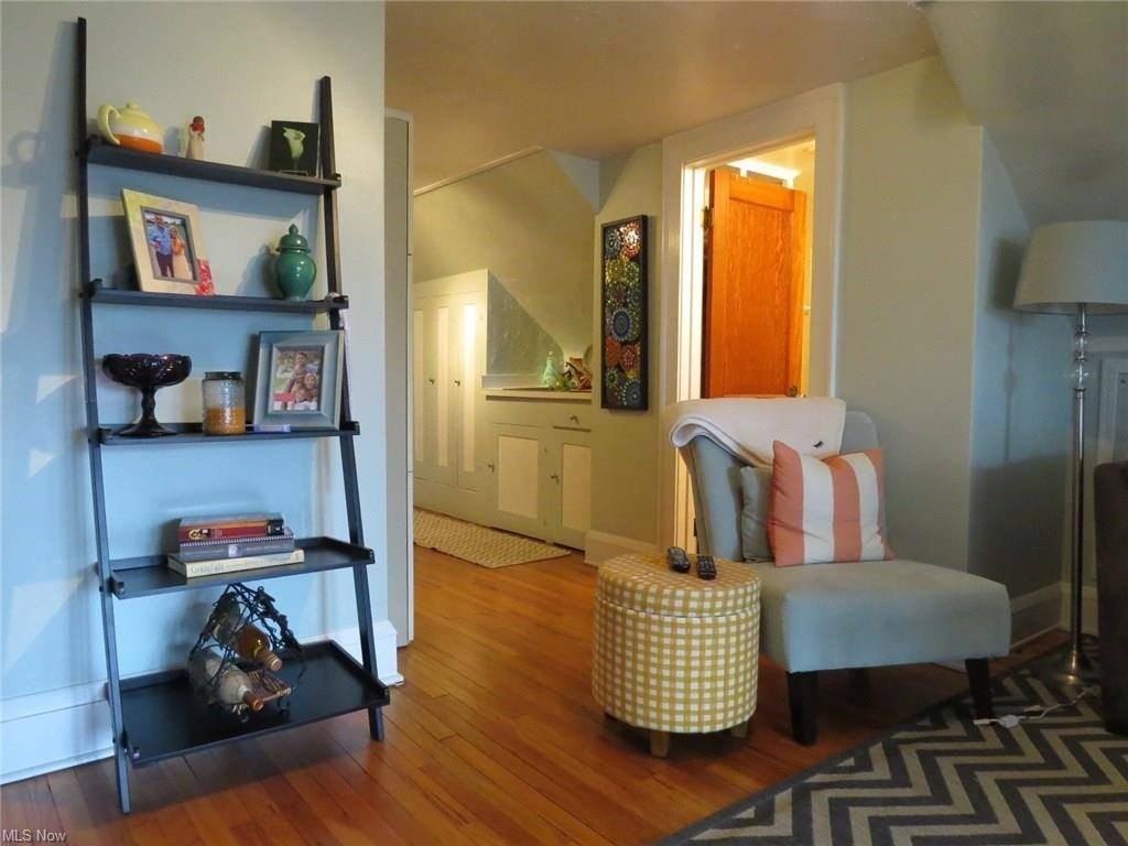 13834 Clifton Blvd - Photo 4 of 22