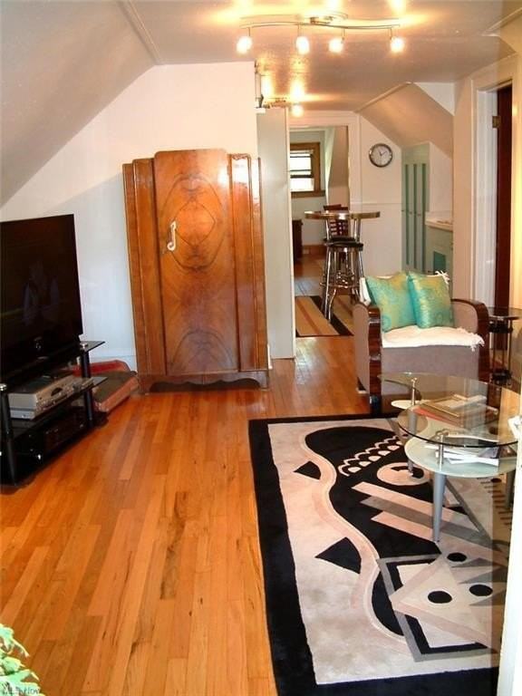 13834 Clifton Blvd - Photo 7 of 22