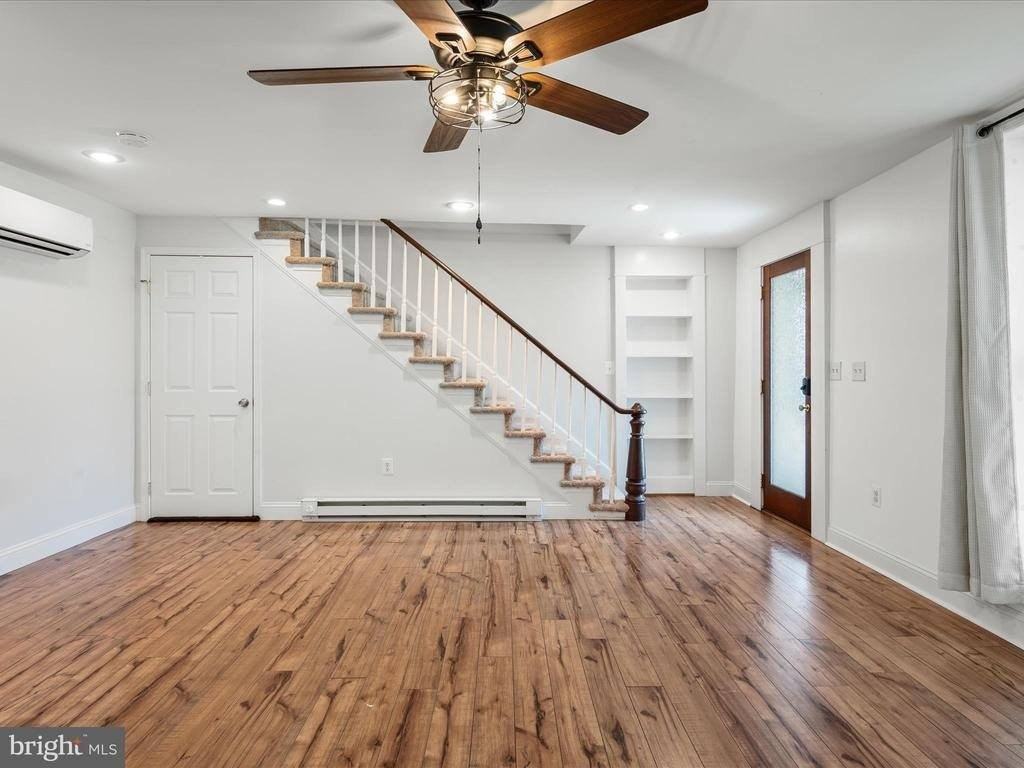 5479 Main St - Photo 5 of 28