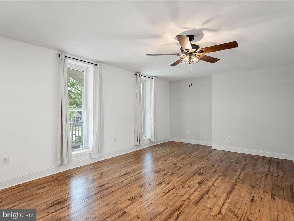 5479 Main St - Photo 7 of 28