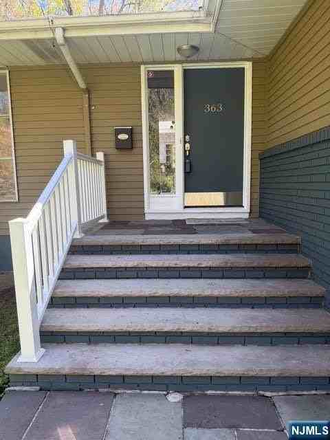 363 Valley Rd - Photo 4 of 31