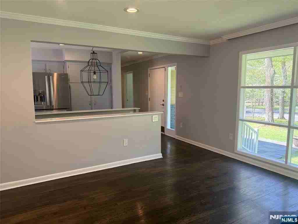 363 Valley Rd - Photo 5 of 31