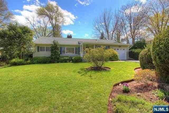 50 Woodmere Ln - Photo 3 of 23