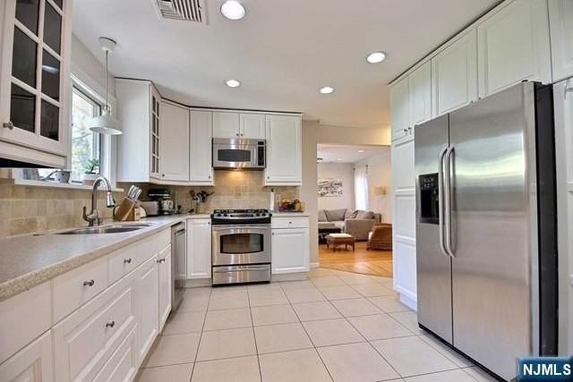 50 Woodmere Ln - Photo 7 of 23