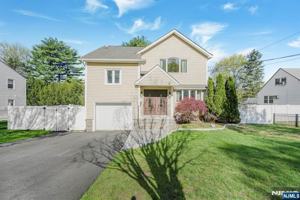 featured image of 405 Burnet Pl