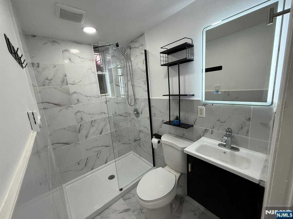 477 Mercer St - Photo 4 of 13