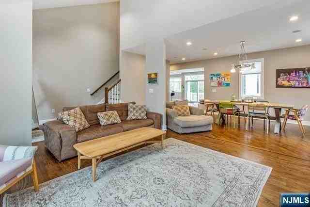 274 Brookside Ave - Photo 3 of 23