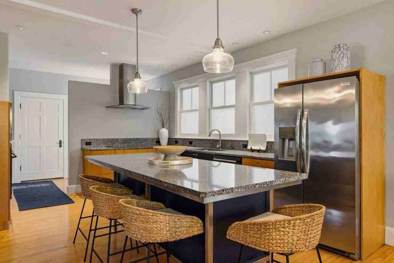 115 Court St - Photo 5 of 47