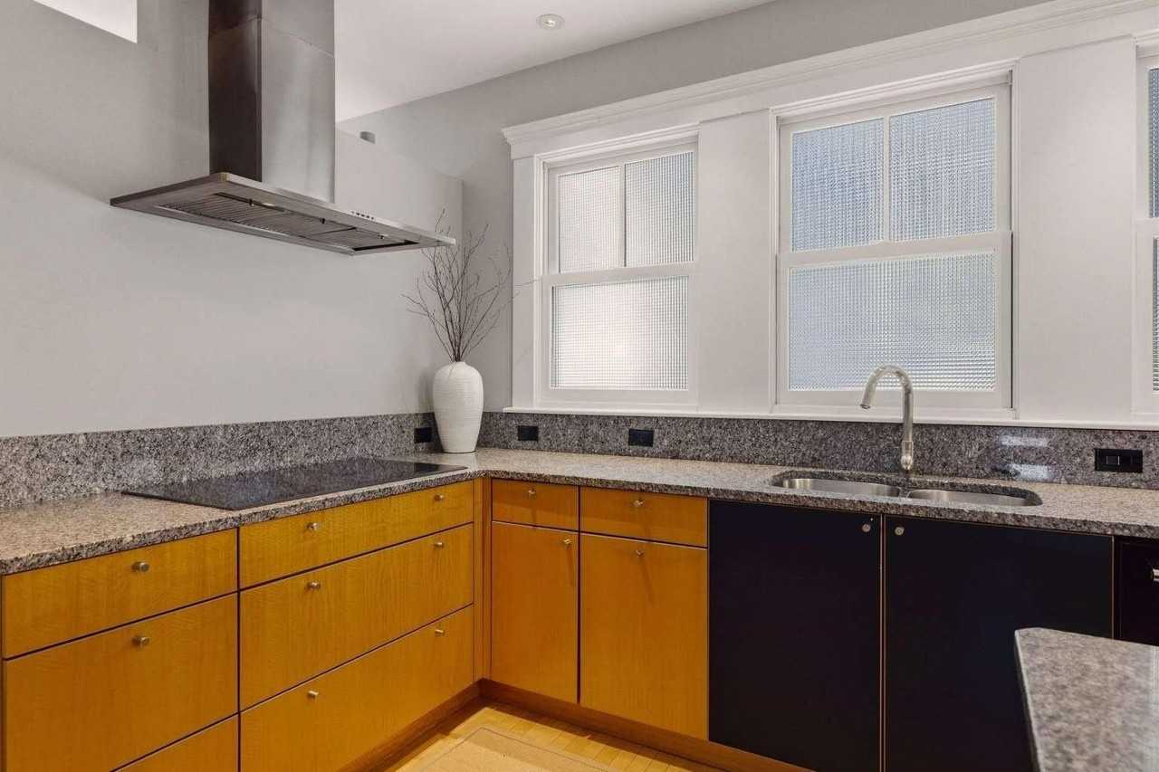 115 Court St - Photo 6 of 47