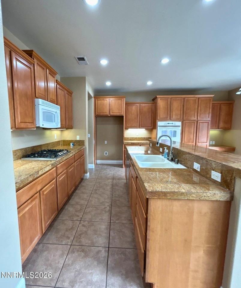 635 Ubaldo Ct - Photo 5 of 18