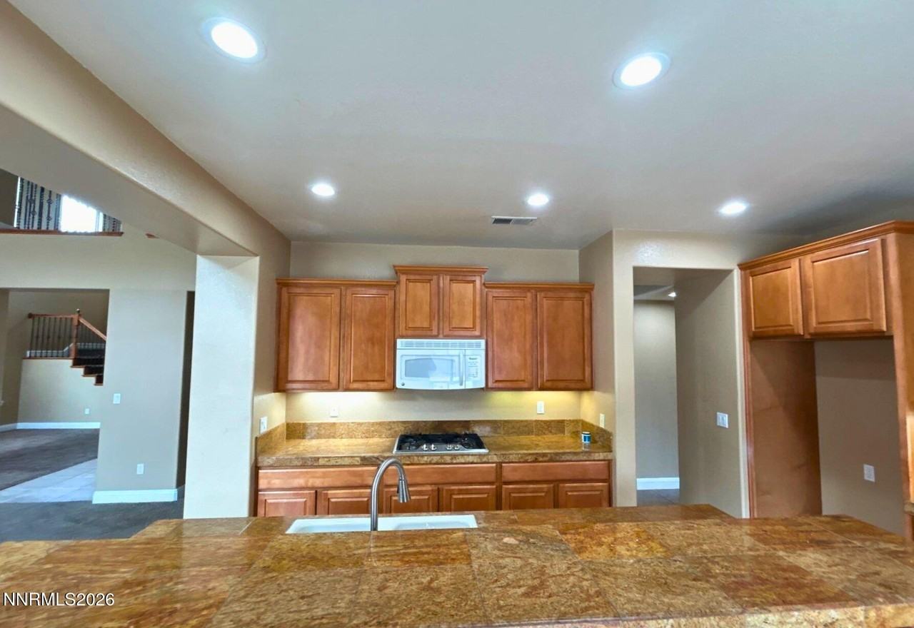 635 Ubaldo Ct - Photo 6 of 18