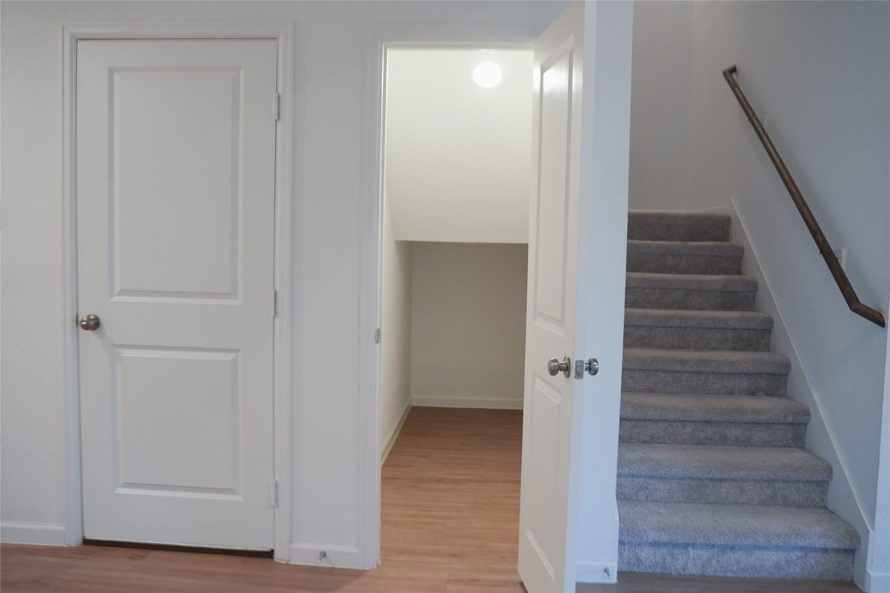 3210 Spanish Oak Ln - Photo 6 of 29