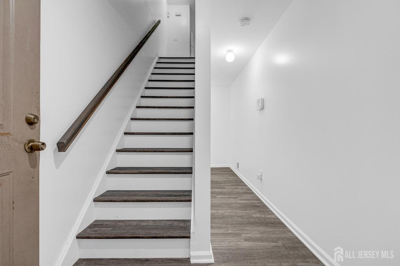21 Inverness Dr - Photo 5 of 39
