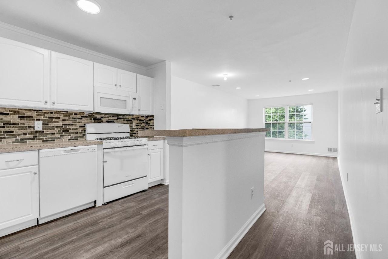 21 Inverness Dr - Photo 6 of 39