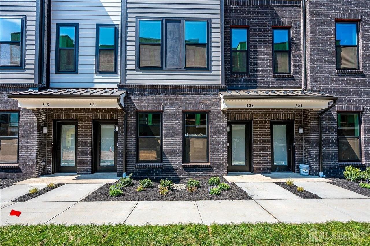 323 Sadie Cir - Photo 3 of 20