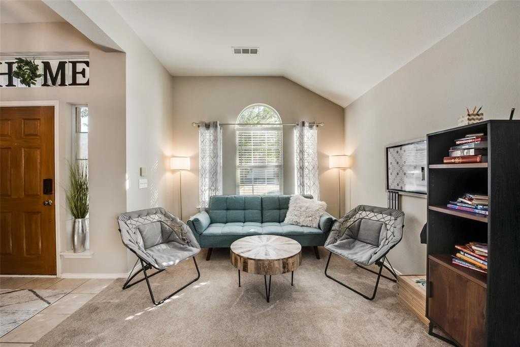 2732 Excalibur Dr - Photo 3 of 25