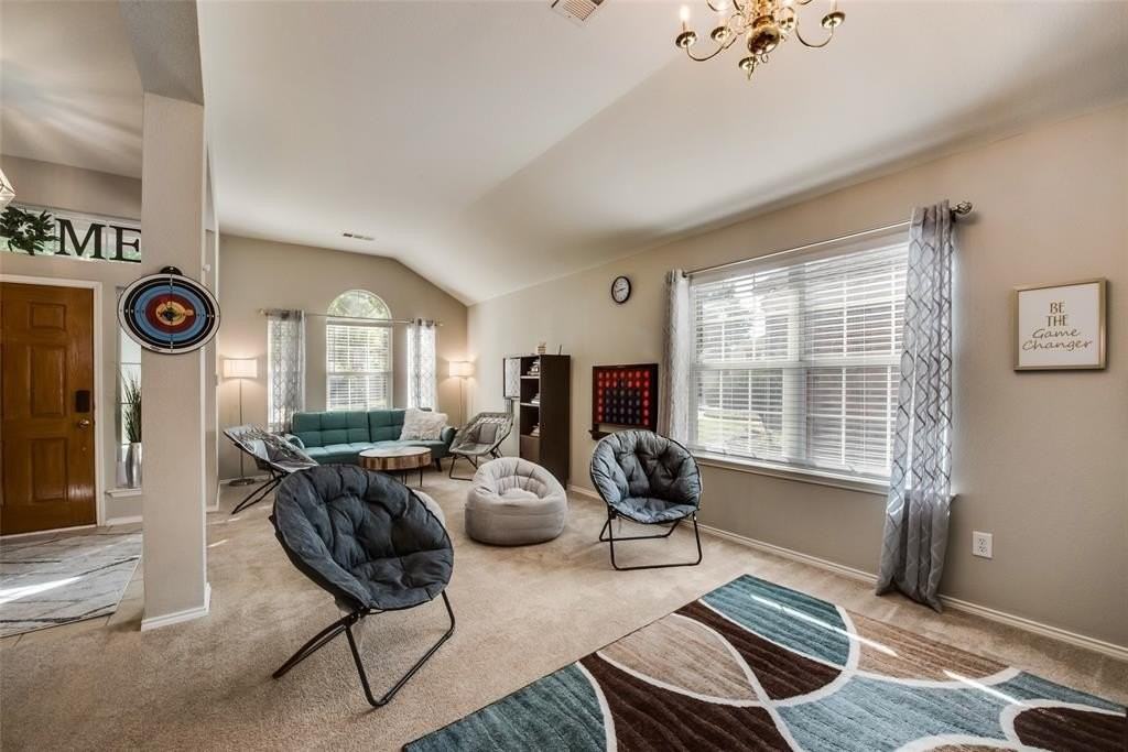 2732 Excalibur Dr - Photo 4 of 25