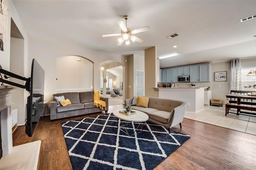 2732 Excalibur Dr - Photo 6 of 25