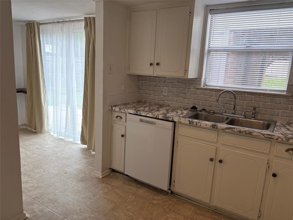 5357 Wonder Dr - Photo 3 of 13