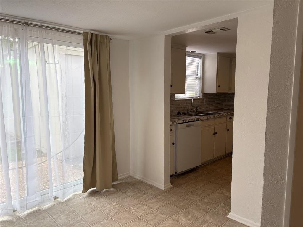 5357 Wonder Dr - Photo 4 of 13