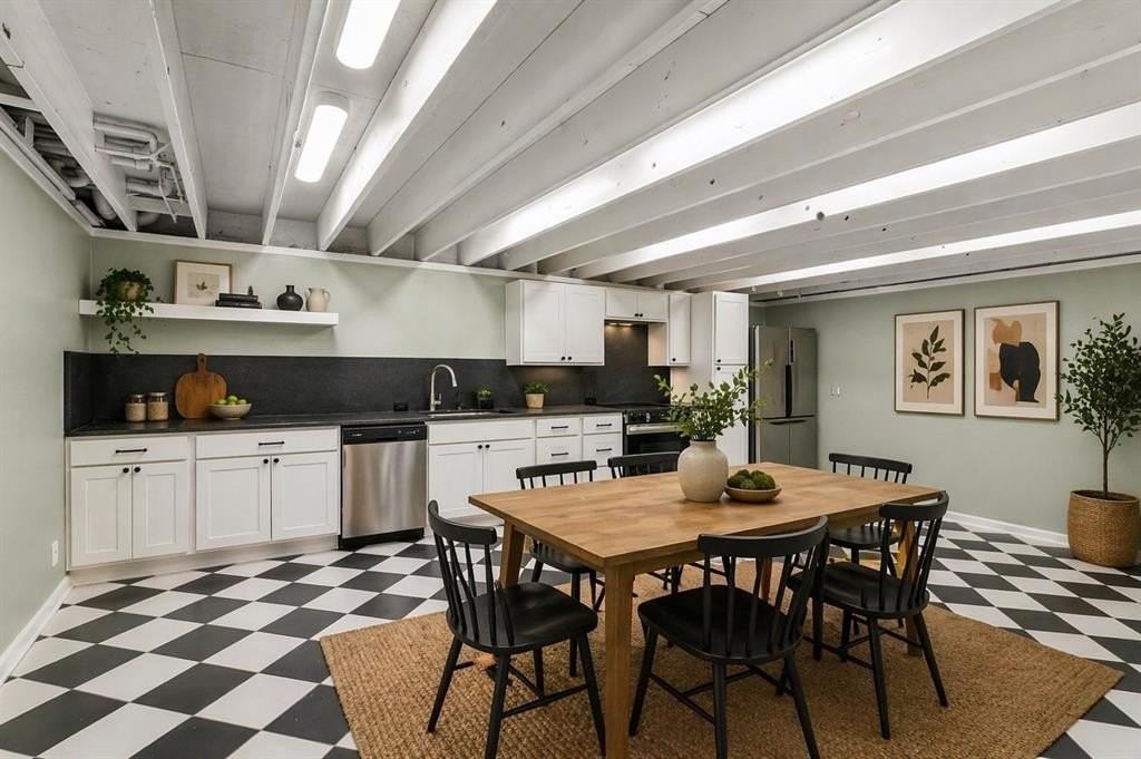 306 S Walton St - Photo 2 of 40