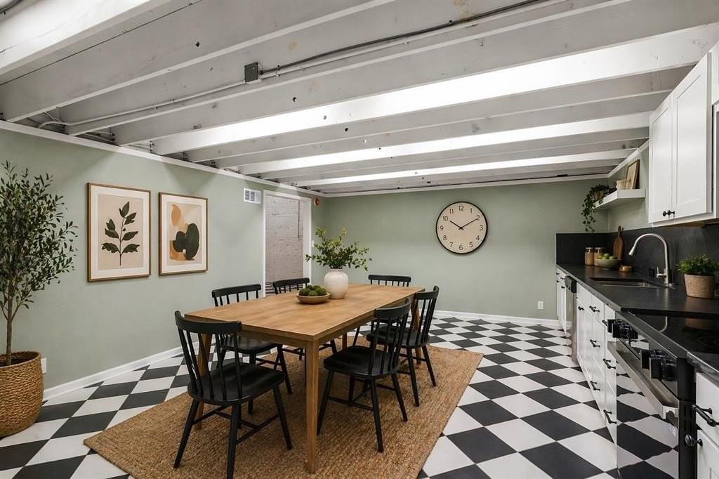 306 S Walton St - Photo 3 of 40