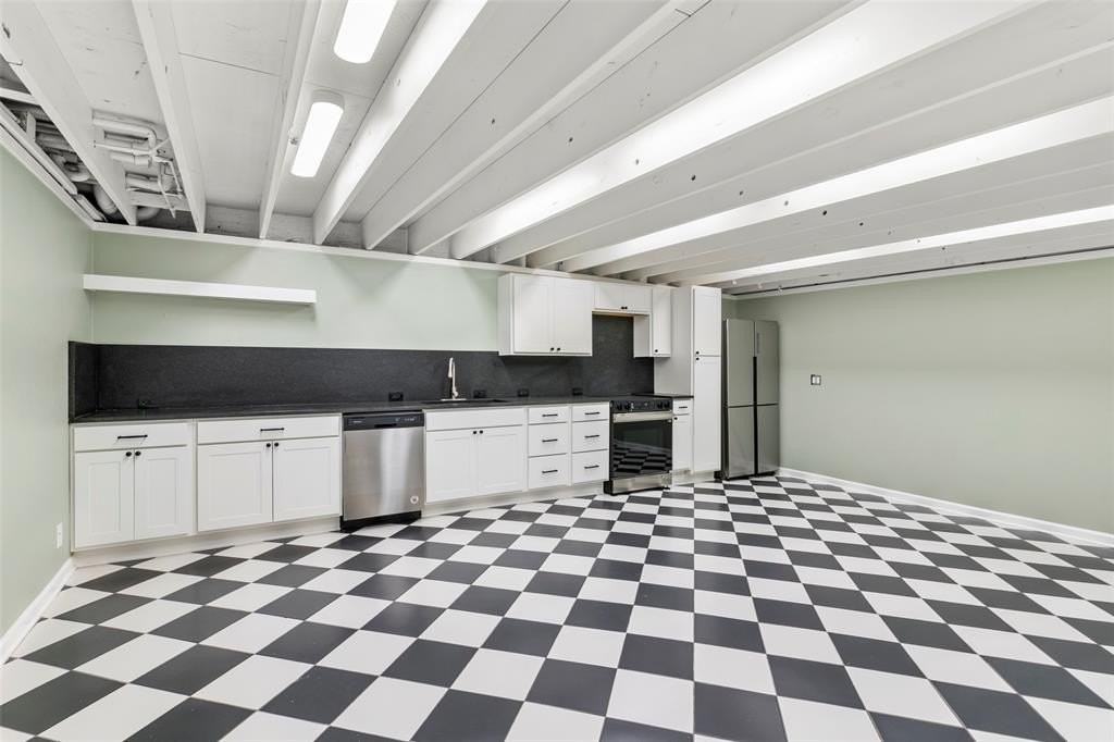 306 S Walton St - Photo 5 of 40