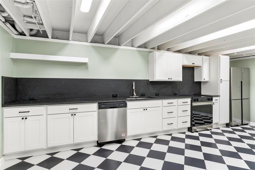 306 S Walton St - Photo 6 of 40